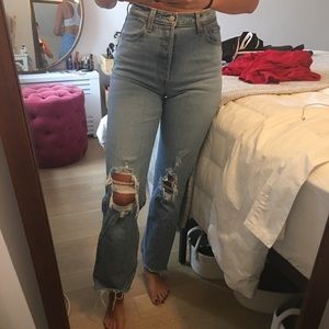 Only worn once! Levi’s ribcage straight jeans